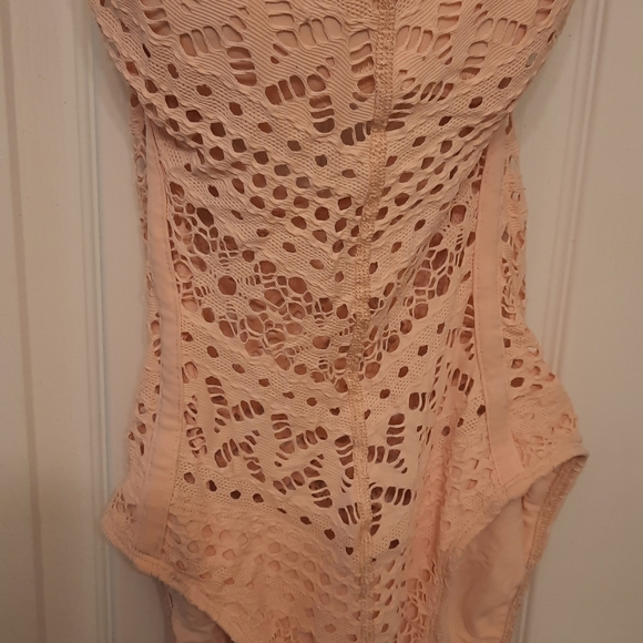 Bathing Suit - Picture 4 of 9